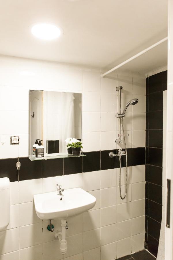 Modern Budget Lofts In The City Centre Budapest Exterior photo